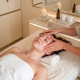 Femme qui se fait masser