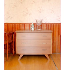 Commode en chêne et laiton Olga N°701- Produit chiné Debongout