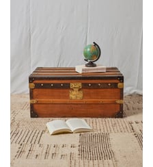 Petite malle en bois claire et laiton Lucienne N°244- Produit chiné Debongout