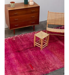 Très grand tapis rose en laine Olivier N°42- Produit chiné Debongout