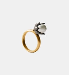 Bague bicolore plaquée or jaune 18 carats avec finition gunmetal, cristal gris et motif floral Aristocrazy
