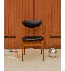 Chaise en bois et cuir noir Alma N°2076- Produit chiné Debongout