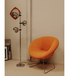 Fauteuil orange aux pieds chromés Jakob N°879- Produit chiné Debongout