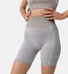 Short de sport femme Cara type cycliste Born Living Yoga