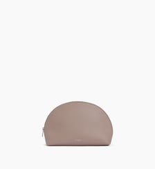 Trousse de toilette demi-lune en cuir grainé Le Tanneur
