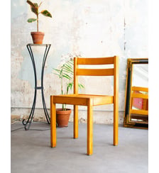Chaise en bois clair minimaliste Alma N°1539- Produit chiné Debongout