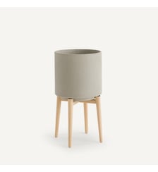 Cache-pot sur pied en hévéa H58,5cm AM.PM
