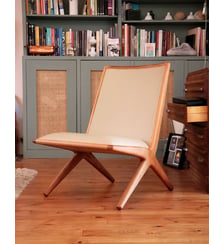 Chauffeuse en noyer et cuir Olivia N°79- Produit chiné Debongout