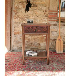 Table d'appoint au tiroir sculpté Francine N°1584- Produit chiné Debongout