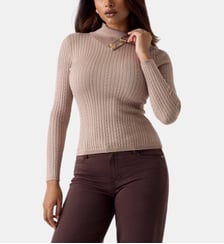 Pull à encolure asymétrique boutons bijoux Guess
