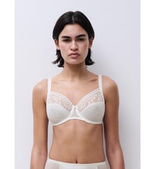Soutien-gorge emboîtant finition broderie Chantelle