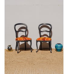 Paire de chaises en bois et motifs colorés Claude N°1142- Produit chiné Debongout