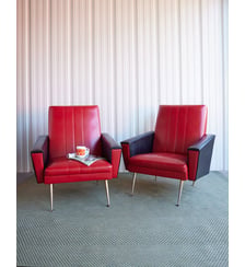 Paire de fauteuils en skaï bicolore Jakob N°1396- Produit chiné Debongout