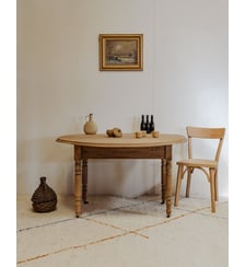 Table à manger en noyer Romy N°1312- Produit chiné Debongout