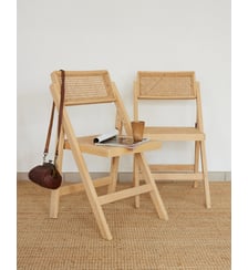 Paire de chaises pliantes en cannage Claude N°1752 - Produit chiné Debongout