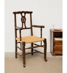 Grand fauteuil en bois gravé et en paille Ernest N°1084- Produit chiné Debongout