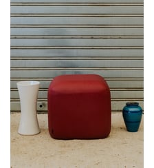 Pouf en cuir rouge Jean-Philippe N°108 - Produit chiné Debongout