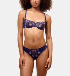 String CHLOE Passionata
