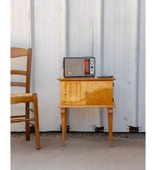 Table de chevet en loupe de bois Maïa N°1538- Produit chiné Debongout