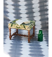 Repose-pied ancien brodé Jean-Philippe N°99- Produit chiné Debongout