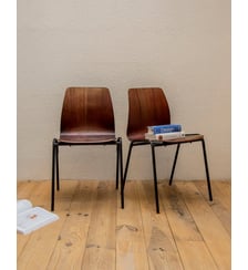 Paire de chaises en contreplaqué foncé Alma N°2105 - Produit chiné Debongout
