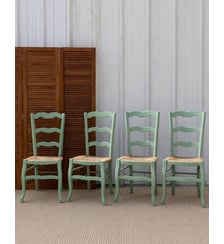 Lot de 4 chaises en bois vertes Claude N°1472- Produit chiné Debongout