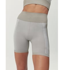 Short sport femme cycliste CARA Born Living Yoga