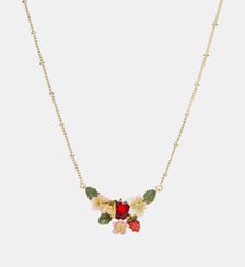Collier plastron fraise des bois, fleurs de fraisiers et bourdon Les Néréides