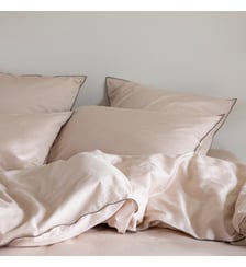 Taie d'oreiller en satin de coton lavé, RÊVE SATINÉ Blanc Cerise
