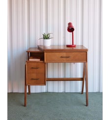 Bureau scandinave en bois Yvan N°571- Produit chiné Debongout