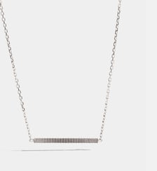 Collier Anagramme godronné sur chaîne. JEM