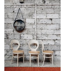 Lot de 3 chaises en skaï Alma N°685- Produit chiné Debongout