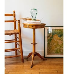 Guéridon en bois clair Alfred N°165- Produit chiné Debongout