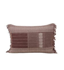 housse de coussin  Tissage naturel frangé rebrodé d’un motif graphique  Madura