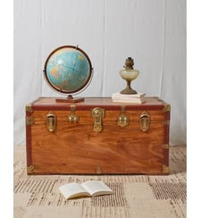 Petite malle en bois claire et laiton Lucienne N°250- Produit chiné Debongout