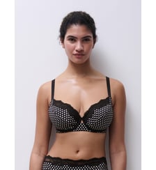 Soutien-gorge emboîtant en dentelle Chantelle Pulp