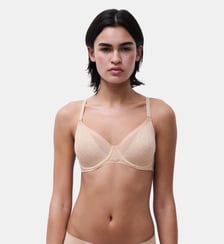 Soutien-gorge moulé emboîtant en dentelle Chantelle
