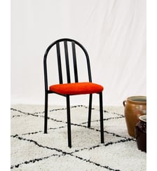 Chaise en métal noir et tissu orange Alma N°2138 - Produit chiné Debongout