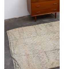 Tapis en laine vert et beige Olivier N°58- Produit chiné Debongout