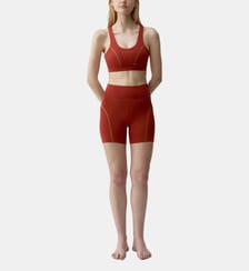 Short de sport femme Brone Détails réfléchissants finition thermosoudée Born Living Yoga