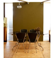 Table à manger en métal et verre fumé Karla N°1119- Produit chiné Debongout