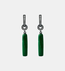 Boucles d’oreilles longues avec finition brossée, résine verte et cristaux Aristocrazy