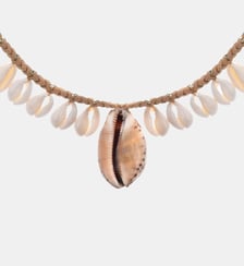Collier en suédine avec pampilles de cauris et pendentif ALOE Hipanema
