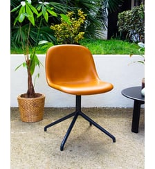 Chaise de bureau en cuir camel Alma N°1526- Produit chiné Debongout