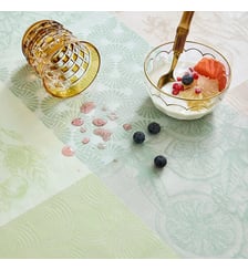 Nappe pur coton enduit motif jacquard beige vert Mille parfums verde Garnier Thiebaut