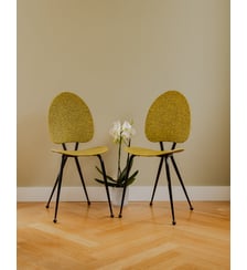 Paire de chaises en skaï Alma N°902- Produit chiné Debongout
