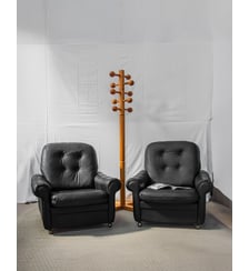 Paire de fauteuils noirs Jakob N°641- Produit chiné Debongout