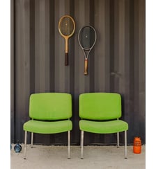 Paire de chaises chromées et en tissu vert Alma N°1871- Produit chiné Debongout