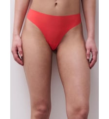 String invisible Chantelle