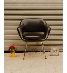Fauteuil en cuir noir Jakob N°1446 - Produit chiné Debongout